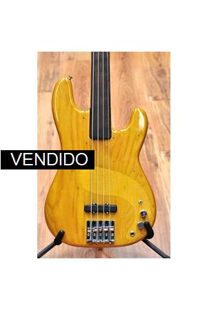 Fender 1977 Precision Fretless Fender 1977 Precision Fretless